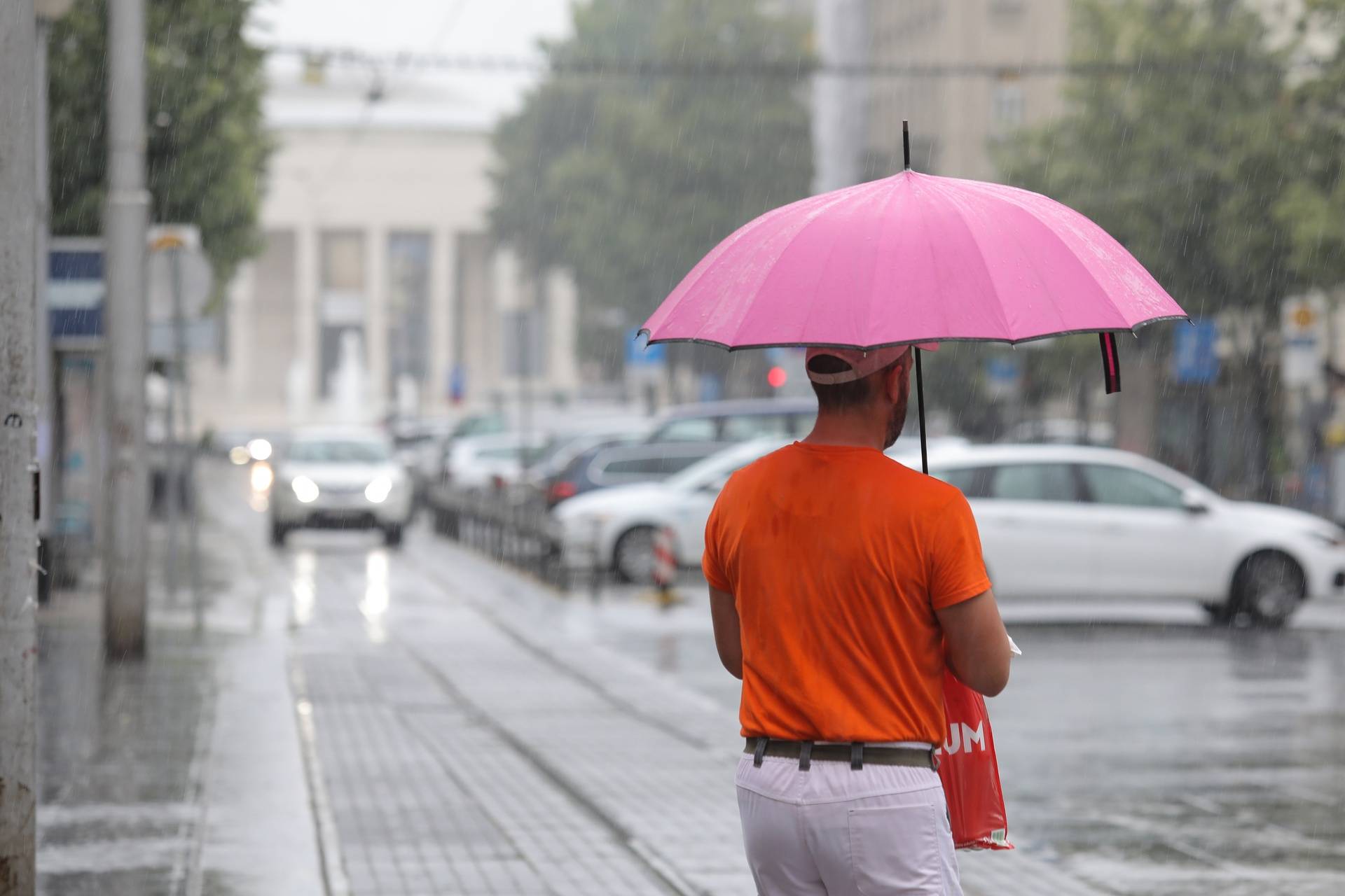 Kisni Dan U Zagrebu Grad Se Sareni Od Kisobrana 24sata