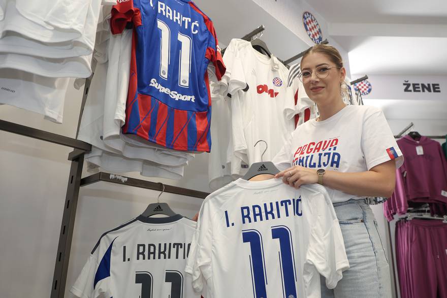 Split: Rakitićev dres u Fan shopu Hajduk