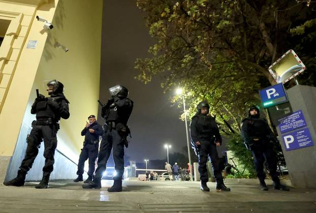 FOTO Policija morala reagirati na Danima srpske kulture u Zagrebu! Stigli maskirani tipovi