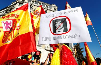 Prosvjed protiv neovisnosti: Puigdemonta bacite u zatvor!
