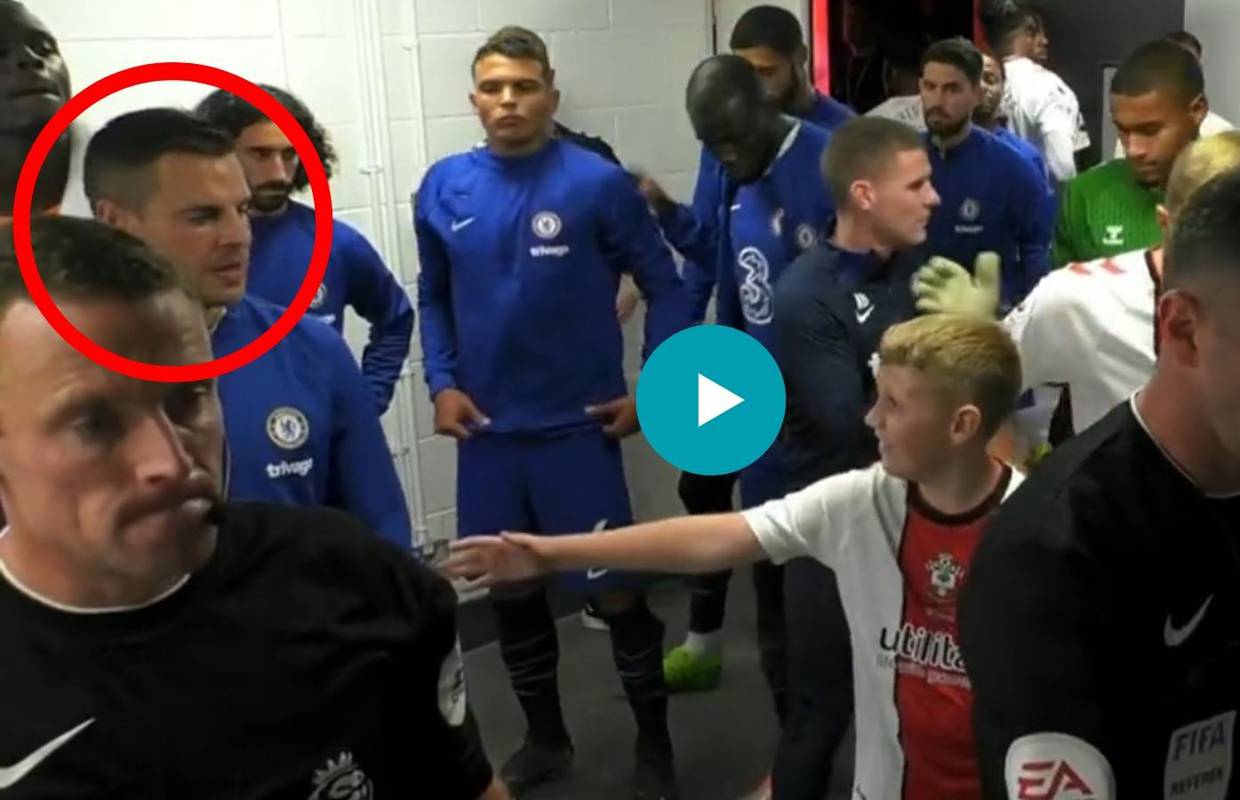 VIDEO Pružio je ruku kapetanu Chelseaja pa nasmijao internet