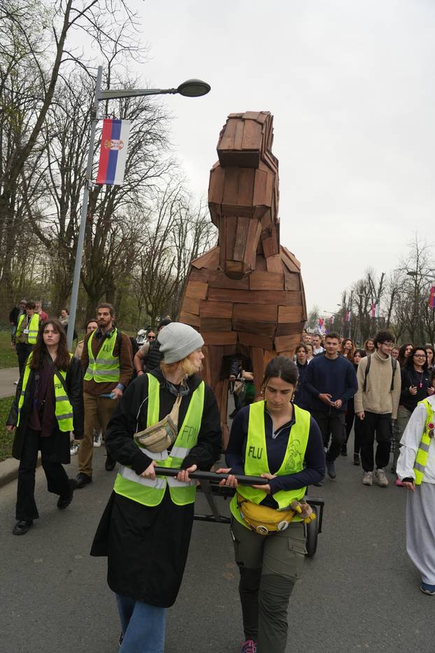Beograd: Studenti Fakulteta likovnih umjetnosti i Fakulteta političkih znanosti izradili su Trojanskog konja 