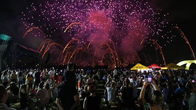 Spektakularni prizori na Festivalu vatrometa u Zagrebu