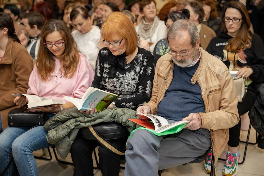 Mogu živjeti od pisanja knjiga.  Nakon samo 18 godina karijere