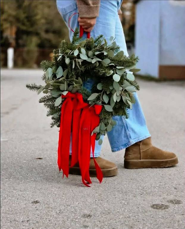 FOTO Domaći kreativci svojim vijencima za vrata stvaraju blagdansku magiju već na ulazu