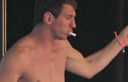 Messi se nije odao porocima, cuclao je cigaretu-žvakaću