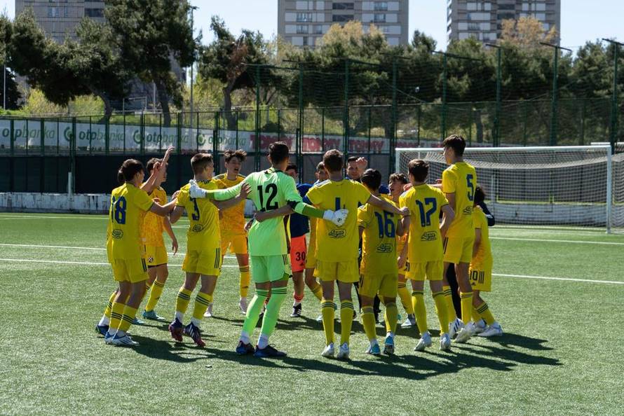 Uvertira u derbi: Pioniri Dinama izbacili 'bile', a juniori pobijedili Osijek i osigurali finale Kupa