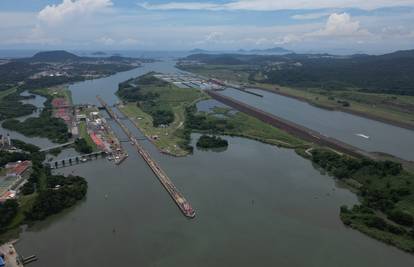 Trump hvali BlackRock zbog vraćanja Panamskog kanala, Panama odbacuje Trumpove "laži"