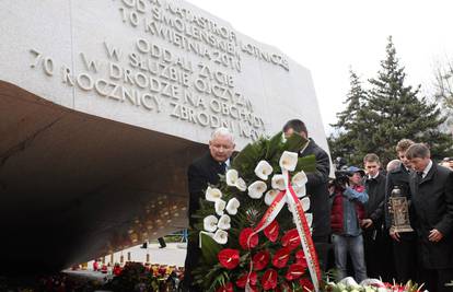 Podijeljeni Poljaci obilježili su godišnjicu smrti Kaczynskog