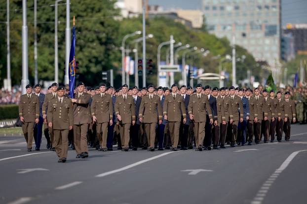 Zagreb: Svečani vojni mimohod u povodu 30 godina VRO Oluja