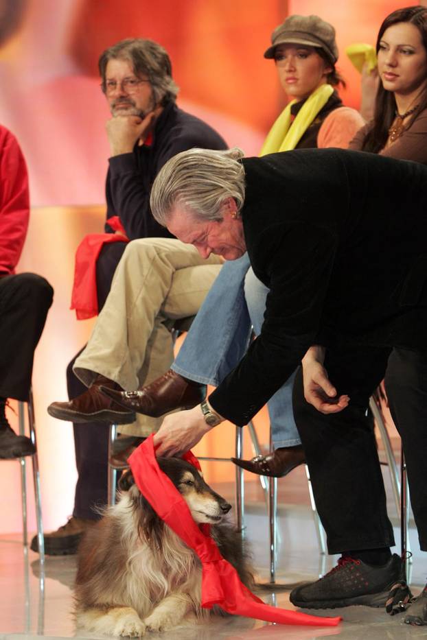 ARHIVA - Boris Novković s pjesmom 'Vukovi umiru sami' pobijedio na Dori 2005.