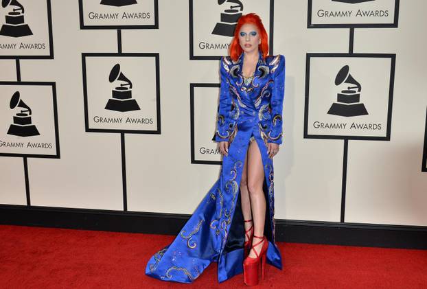 Los Angeles: Lady Gaga haljinom i izgledom odala po?ast Davidu Bowieu na Grammyju 