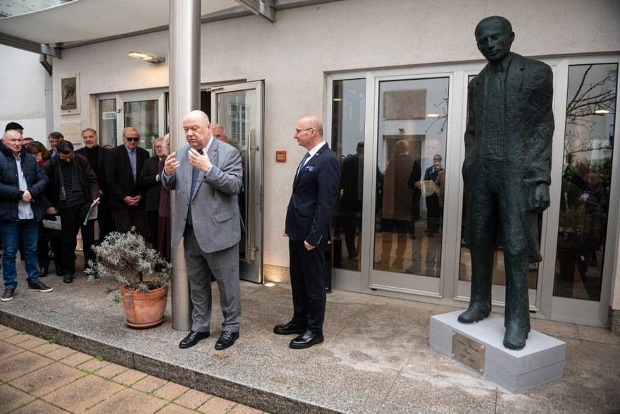 Otkriven spomenik Antuna Branka &Scaron;imi&cacute;a