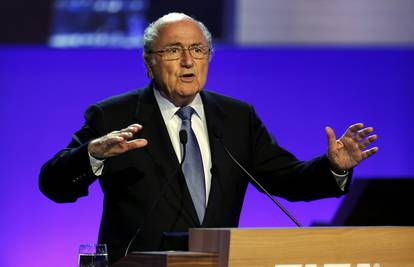 Blatter upozorio Katarce: Ne kupujte nogometnu momčad