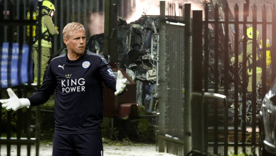 Golman Leicestera plakao nad ostacima srušenog helikoptera