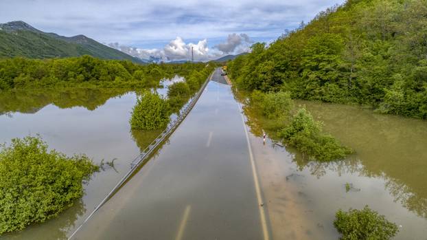 Pogled iz zraka na posljedice poplave u Gračacu