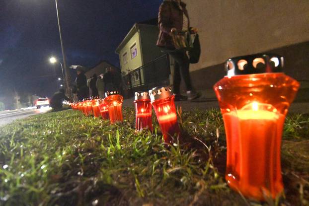 Bjelovar: Zapaljene svijeće u sjećanje na Vukovar 