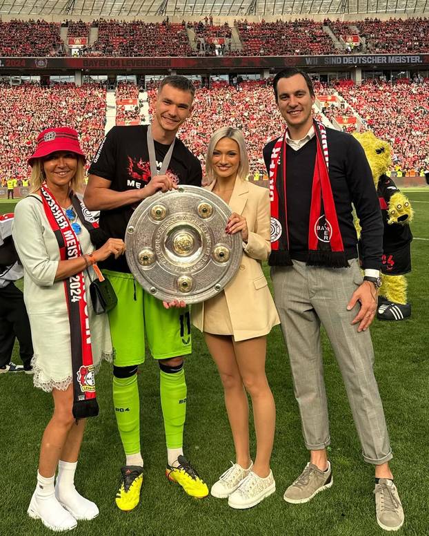 FOTO Zanosna plavuša bodrit će češkog golmana protiv Hrvatske