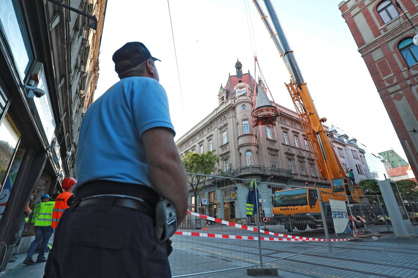 Zagreb: Skidanje kupole na križanju Kurelčeve i Jurišićeve ulice