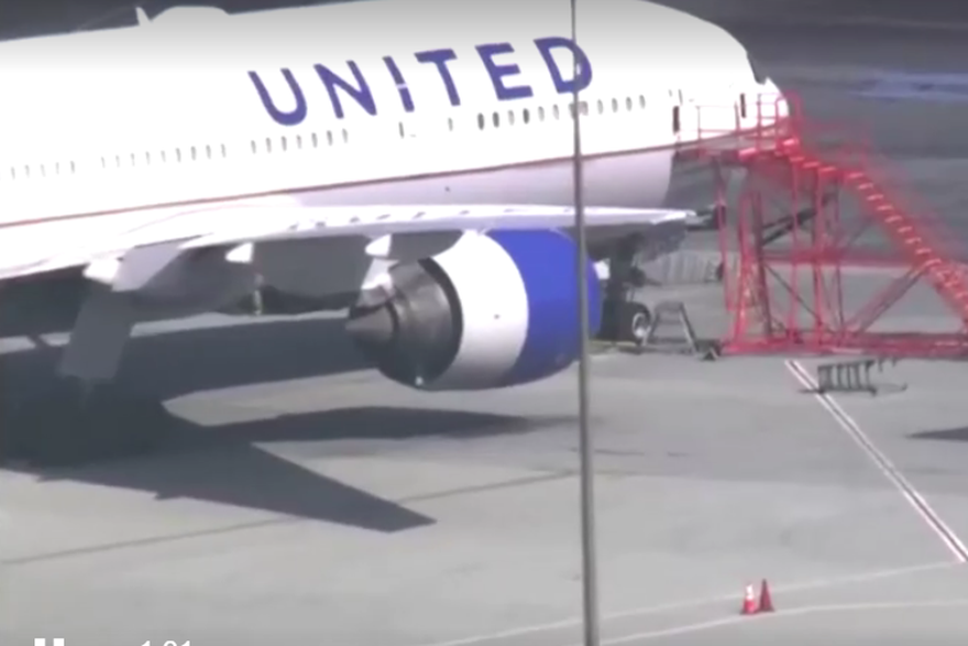 Boeing 777 prinudno je u četvrtak sletio u Los Angeles nakon što mu je tijekom polijetanja otpala guma na jednom od kotača
