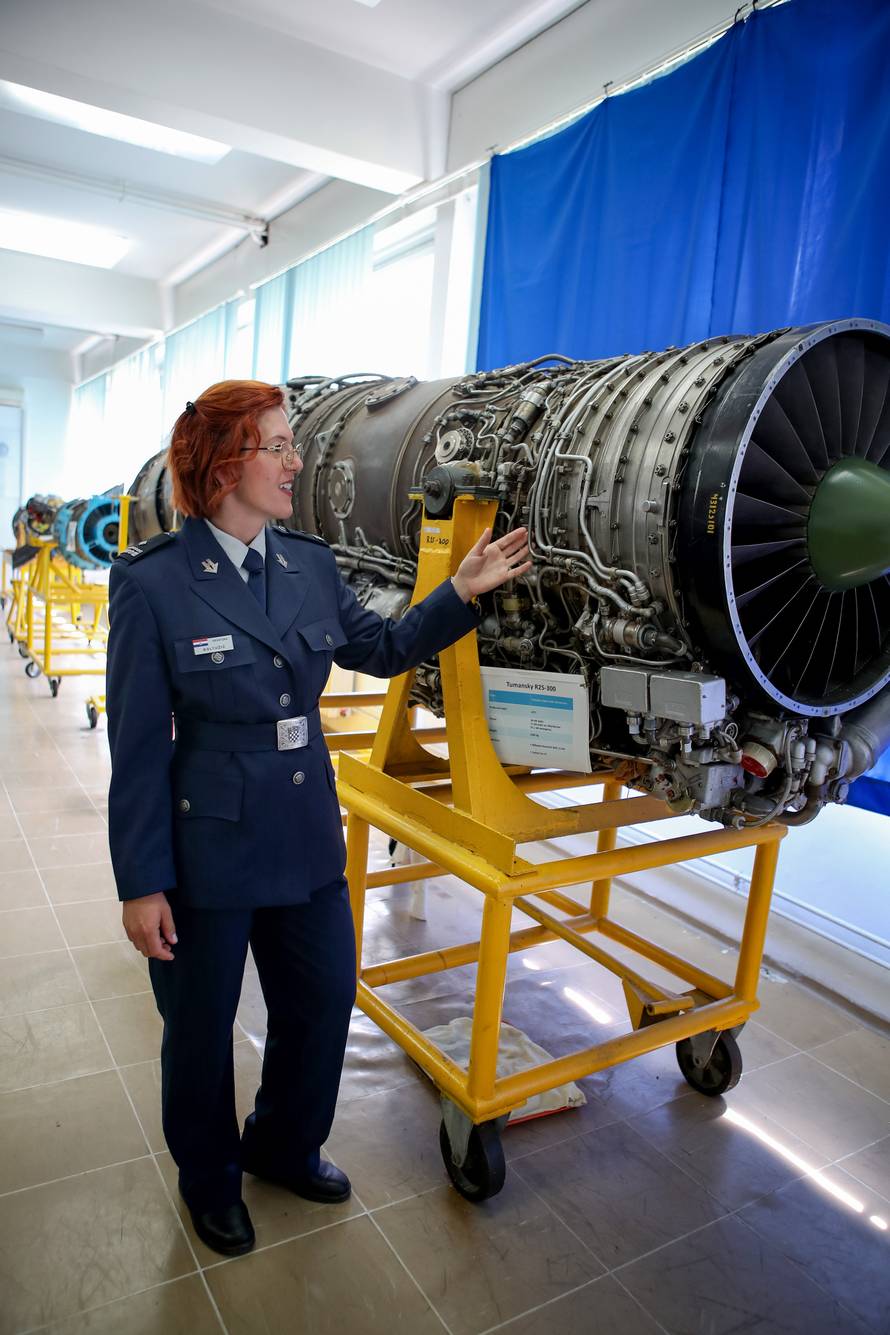 Bojnica Melita: Naše pilote učim zanatu i ganjam titulu misice