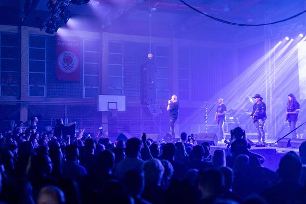 Županja: 13. božićni koncert Opće Opasnosti i prijatelja