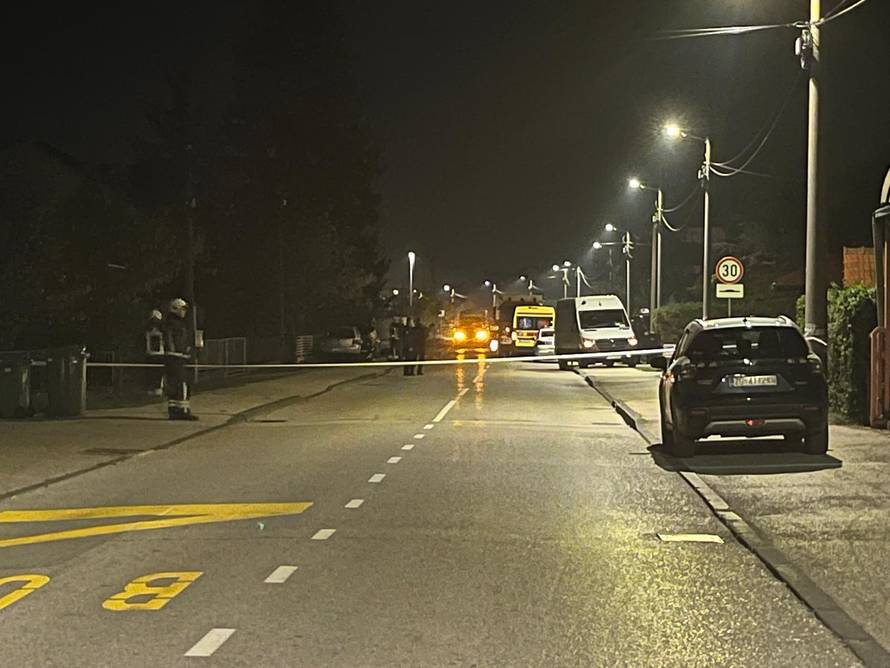 FOTO Policija blokirala ulicu u Velikoj Gorici: 'Specijalci stoje ispred kuće, tu je i Hitna pomoć'