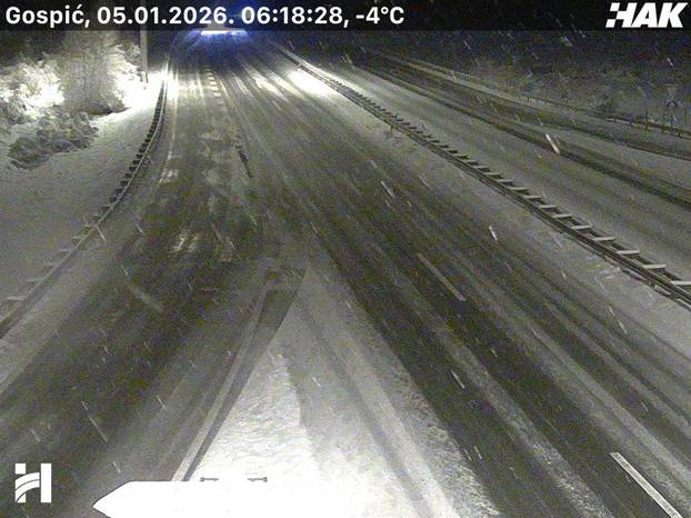 FOTO  Snijeg pada u Zagrebu, A1 zatvorili kod Sv. Roka zbog sudara. Ovako izgledaju ceste