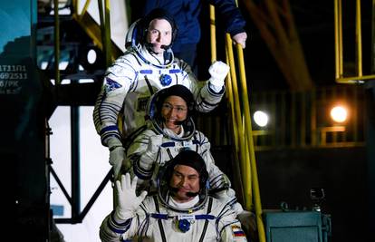 Nakon što su preživjeli kvar Sojuza, opet poletjeli u svemir