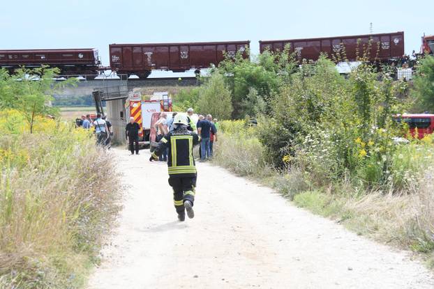 Putnički i teretni vlak sudarili su se  između Gradeca i Svetog Ivana žabno