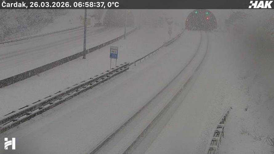 FOTO SNIJEG ZAMEO CESTU Evo kako izgleda A6 Zagreb - Rijeka