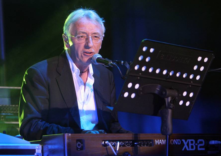 Split: 07.12.1947. ro?en poznati hrvatski glazbenik Oliver Dragojevi?