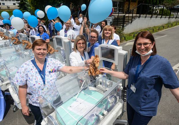 Primopredaja inkubatora u bolnicu u Petrovoj kupljenih u sklopu akcije "Vratimo Palčiće u Petrovu"