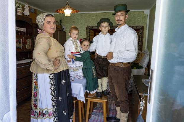 Komletinci: Obitelj Čelebić njeguje stare slavonske običaje