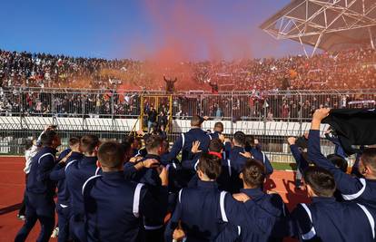 Tisuće su dočekale hajdukovce! Junior mahao bakljom, Torcida skandirala dvojici junaka 'bilih'