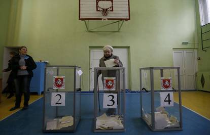U tijeku referendum na Krimu: Pripojenje Rusiji gotova stvar