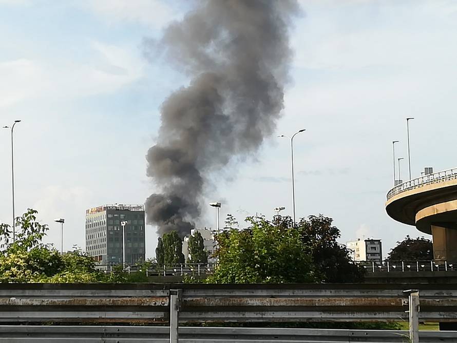 Požar u 'Staroj Zagrepčanki': Nad gradom se nadvio crni dim
