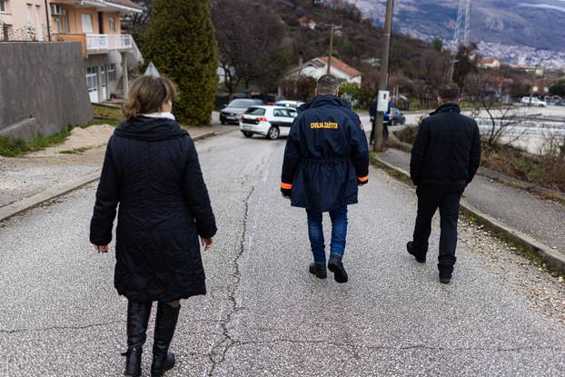 Zbog obilnih padalina na nekoliko lokacija kod Mostara došlo je do klizišta