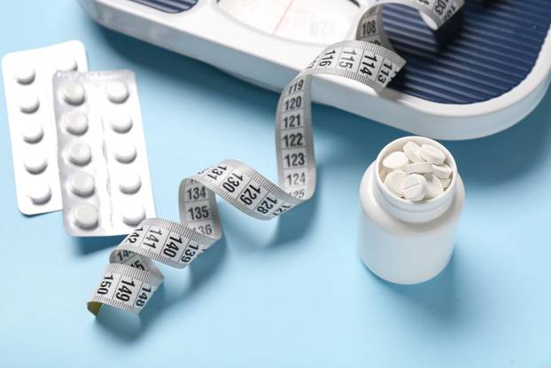Bottle,With,Weight,Loss,Pills,,Scales,And,Measuring,Tape,On