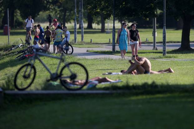 Spas od vrućina na zagrebačkom jezeru Jarun