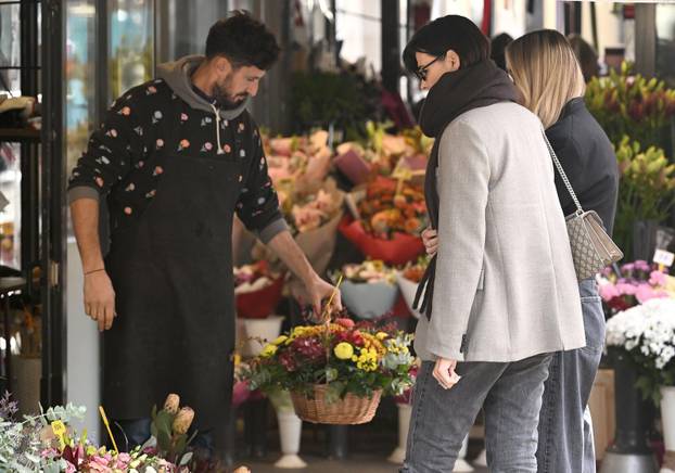 Zagreb: Anica Kovac sa kcerkom kupovala cvjece