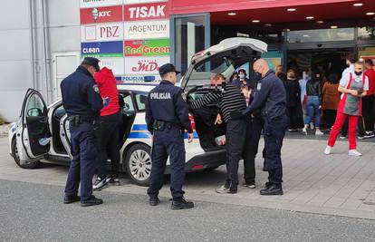 Muškarac (37) skinuo masku u trgovini, pa prijetio zaštitaru: Poslije se vratio  s bombom