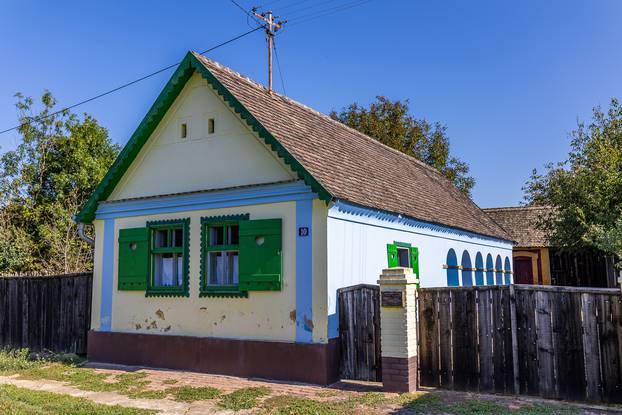 Caterina je iz Francuske doselila u Habjanovce i zaljubila se u slavonsku tradiciju, zovu je "francuska Šokica"