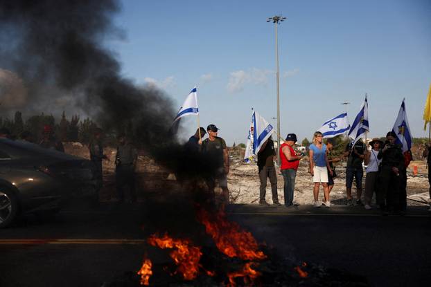 People block Israel's main highway connecting Jerusalem and Tel Aviv near Latrun
