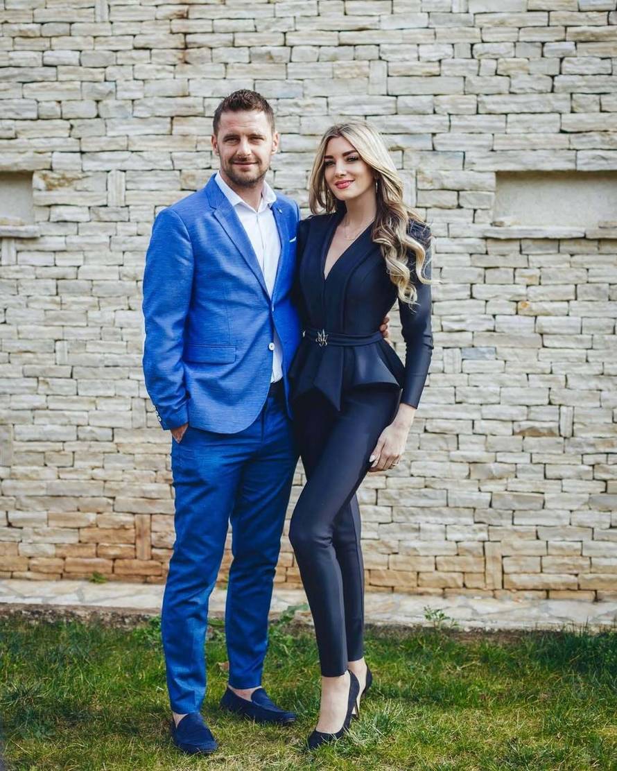 Haljine supruge nekadašnjeg nogometnog reprezentativca nose i na Bliskom istoku...