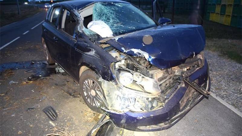 Vozač auta u bolnici u Čakovcu, pretjecao traktor preko pune crte pa se zabio u prikolicu