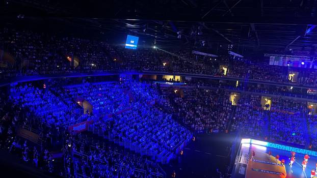 FOTO Kontra IHF-u: Zagrebačka Arena puna i u ranijem terminu! Bizarna spikerova molba publici