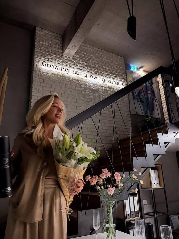 FOTO Ova srpska influencerica više je od 'lijepog lica', a radila je i kao 'sezonac' u Hrvatskoj