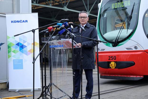 Zagreb: Končar isporučio prvi od šest niskopodnih tramvaja za Republiku Latviju