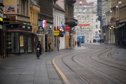 FOTO  Zagrebačke ulice bile su potpuno prazne na božićno jutro